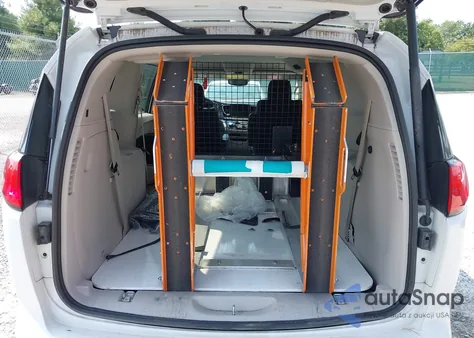 2024 Chrysler Voyager Lx z USA, uszkodzony, nr VIN 2C4RC1CG8RR108480